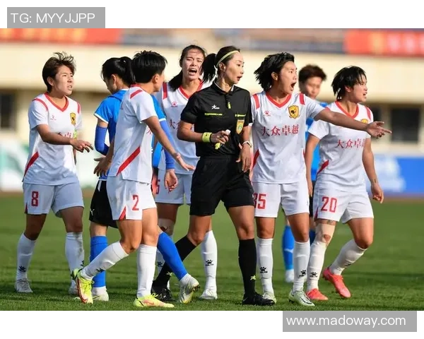 中女超激战武汉队迎战上海队全力争胜展现女子足球魅力与实力