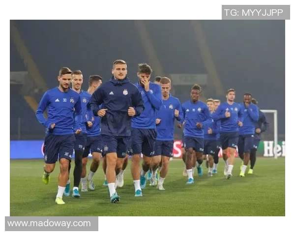 国足在下半场迎战克罗地亚全力以赴展现拼搏精神与团队合作