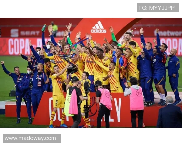 尤文图斯与巴萨巅峰对决海报展现足球激情与荣耀之战 尤文图斯与巴萨巅峰对决海报展现足球激情与荣耀之战