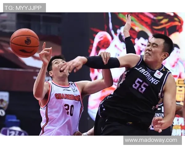 广东队与江苏南钢激战四月五日争夺篮球赛季重要胜利