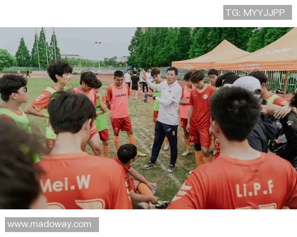 淄博蹴鞠迎战泰州全力争胜展现足球魅力与激情对决 淄博蹴鞠迎战泰州全力争胜展现足球魅力与激情对决